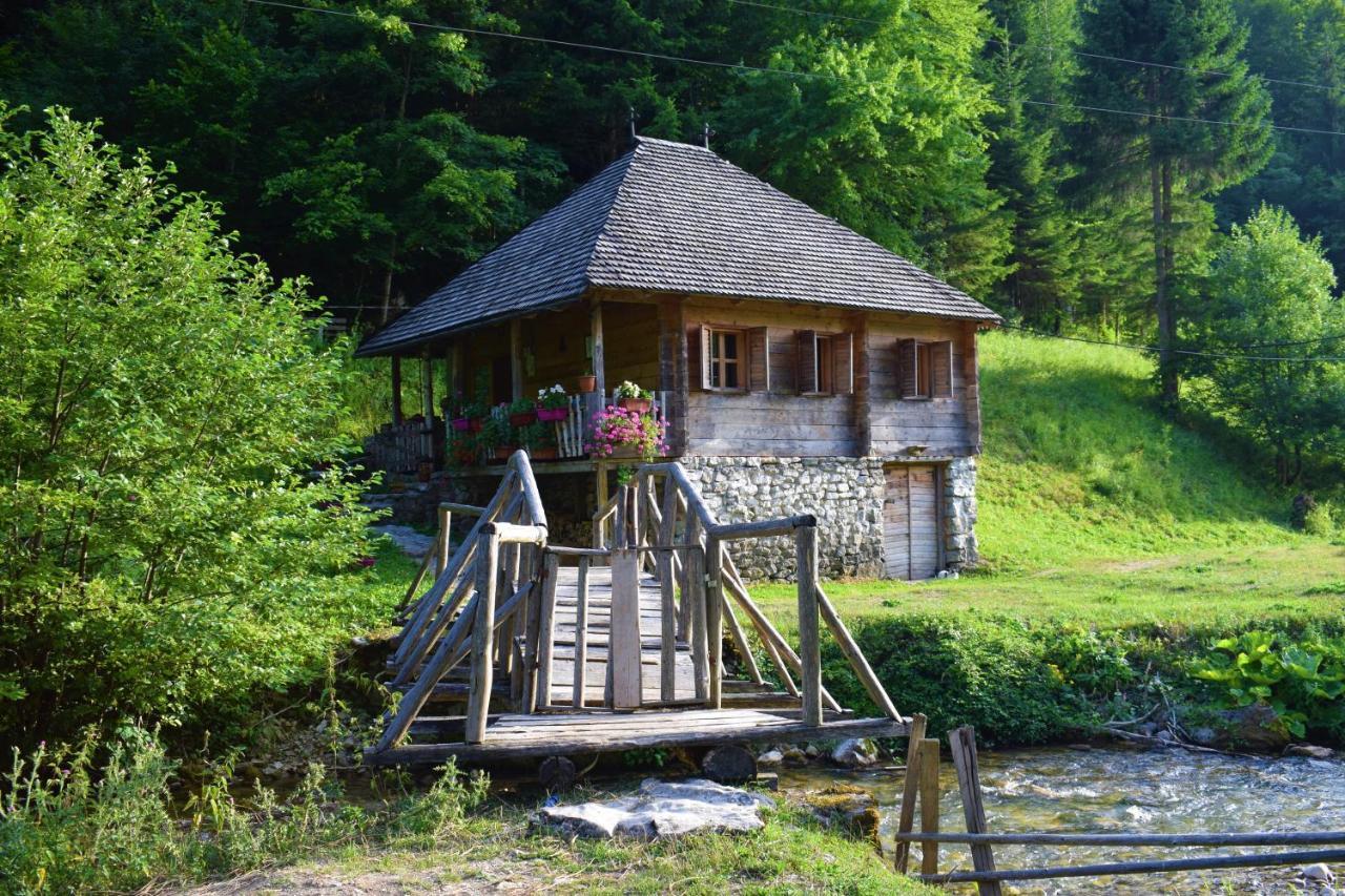 Hotel Oka I Po 贝拉内 外观 照片